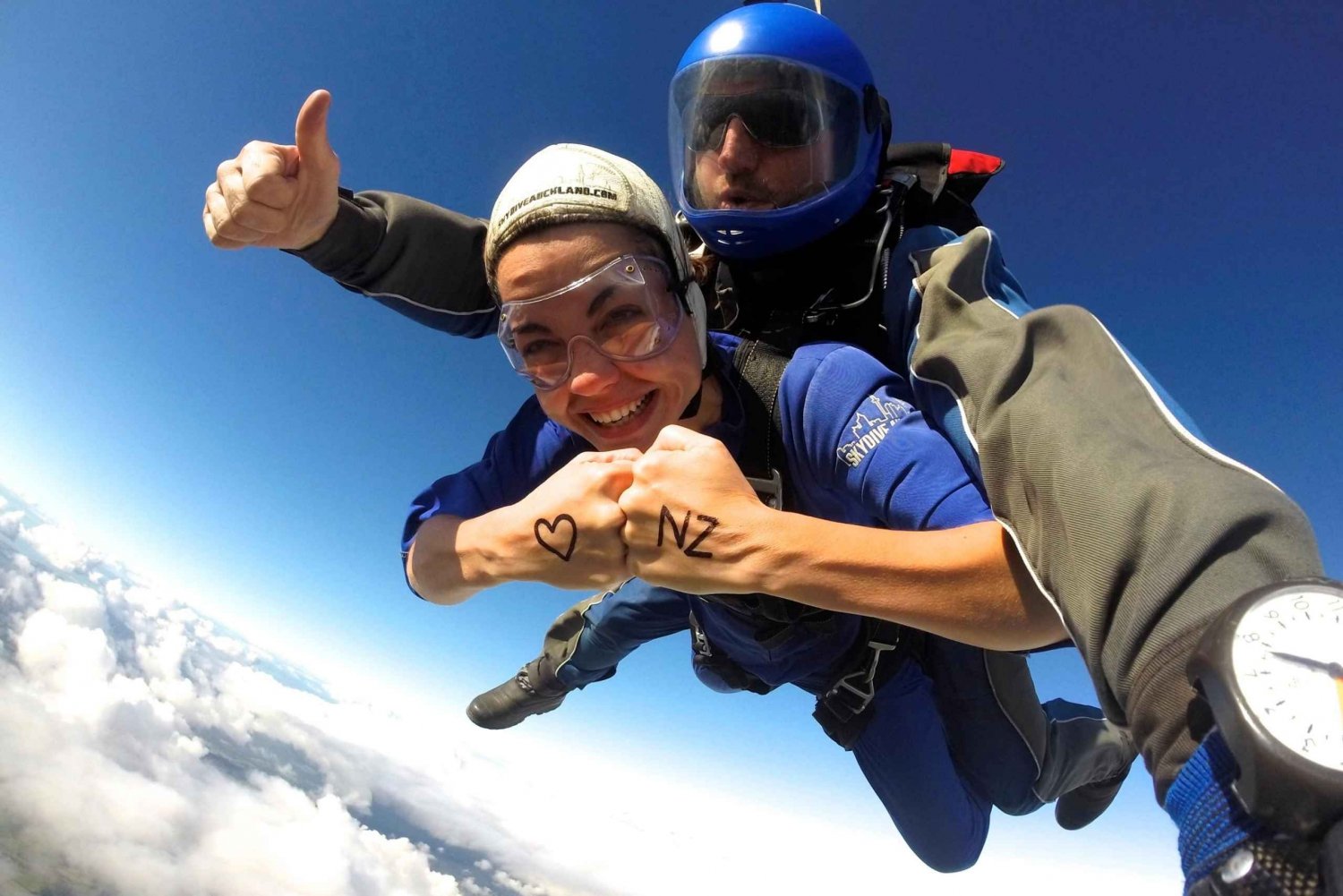 奥克兰:13000、16000或18000英尺的双人跳伞
