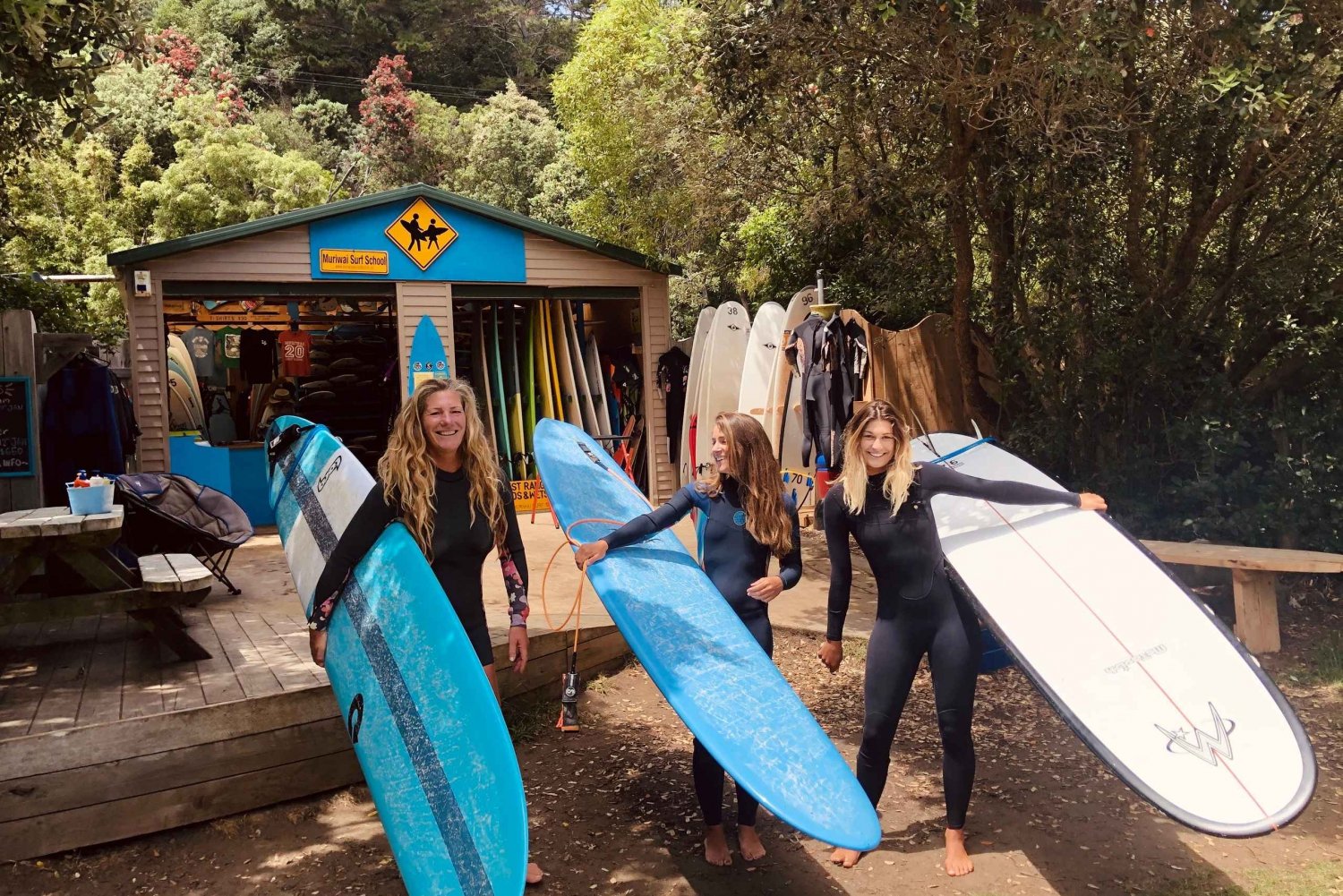 Auckland: Gruppesurfing med Muriwai Surf School