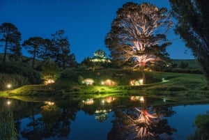 Auckland: Hobbiton & Waitomo Glow Worm Caves Tour privado