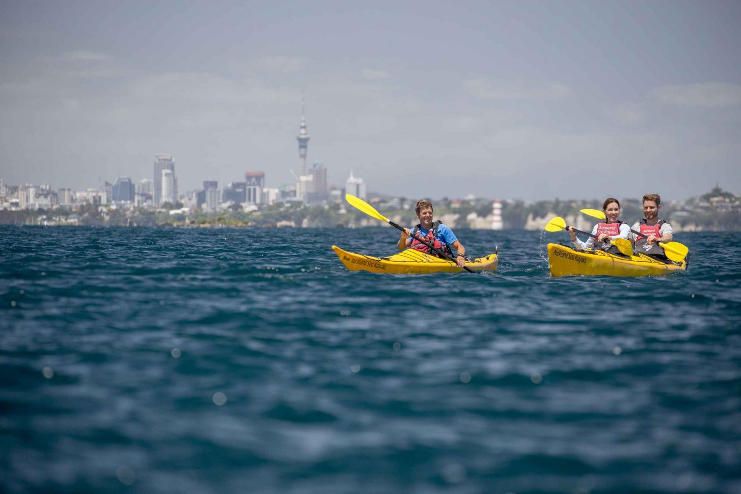 Auckland: 日落 & 朗伊托托岛夜海皮艇之旅