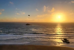 Oeste de Auckland: Puesta de sol con piscina termal y vista nocturna