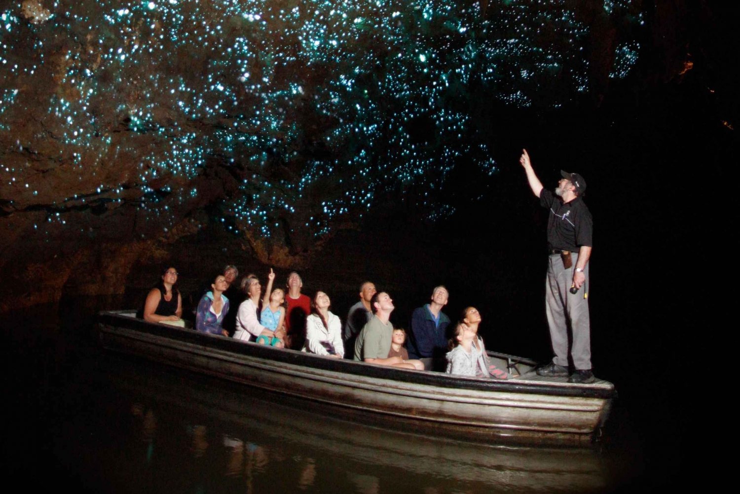 Depuis Auckland : Le plateau de tournage de Hobbiton et la visite des grottes de Waitomo