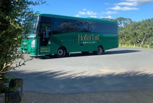 Fra Auckland: Hobbiton Movie Set og Waitomo Caves Tour