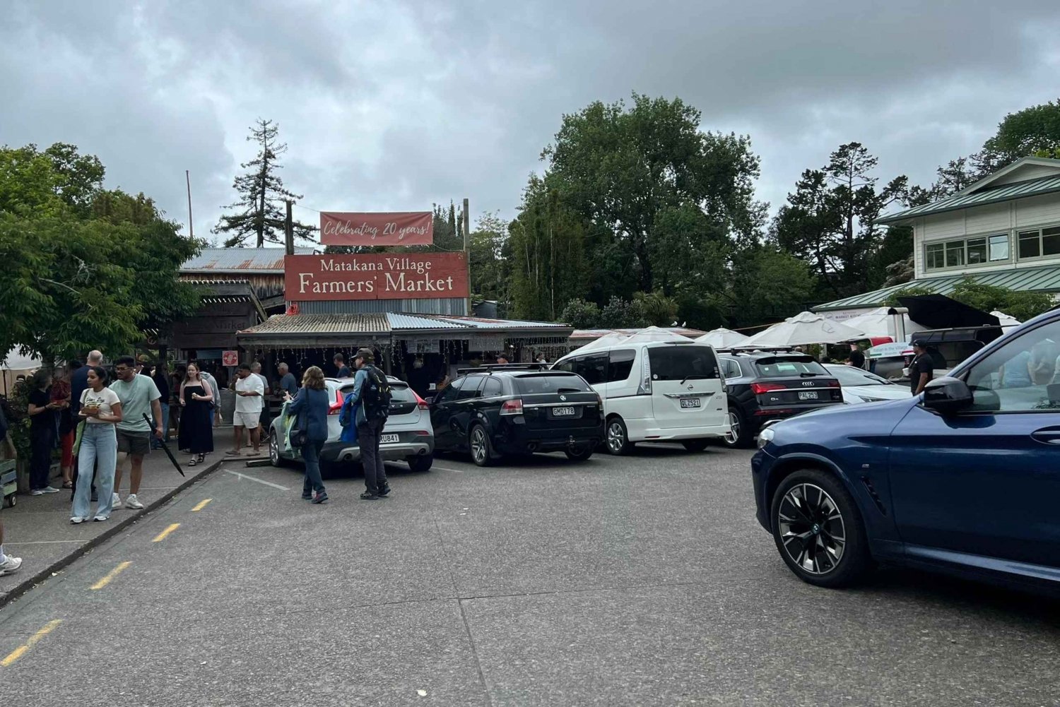 Au départ d'Auckland : MARCHÉ DU VILLAGE DE MATAKANA ET VISITE DES VIGNOBLES ET DES SCULPTURES