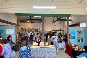 De Auckland: MERCADO DA VILA DE MATAKANA E PASSEIO DE VINHO/ESCULTURA