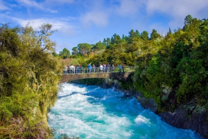 Tour privado de 2 días con Waitomo, Hobbiton y Rotorua