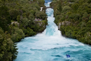 Tour privado de 2 días con Waitomo, Hobbiton y Rotorua