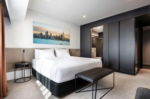 Отель Travelodge Auckland Wynyard Quarter