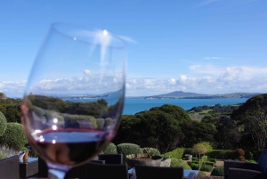 Waiheke Island: Scenic PREMIUM Wine Tour. Max 11 clients