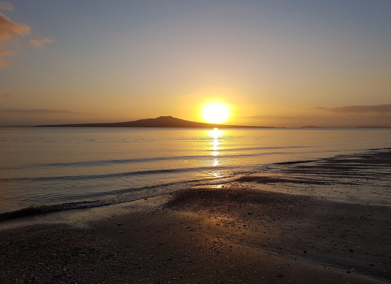 Zonsopgang op Takapuna Beach, Auckland