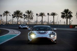 Abu Dhabi: Experiencia de conducción del Aston Martin GT4