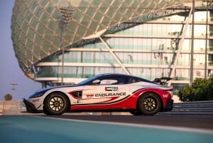 Abou Dhabi : séance de conduite d'une Aston Martin GT4