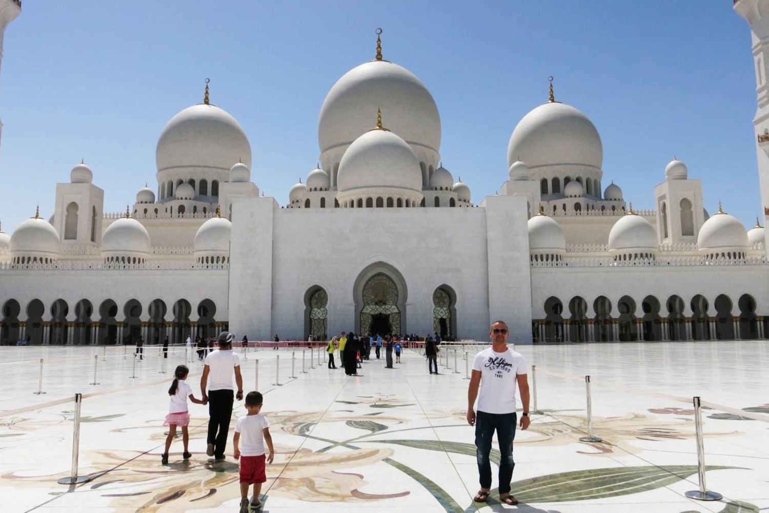 Servizio di autista a ore nella città di Abu Dhabi (5 ore)