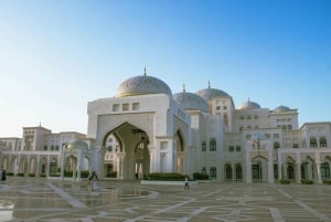 Tour della città di Abu Dhabi con il Louvre e la Grande Moschea