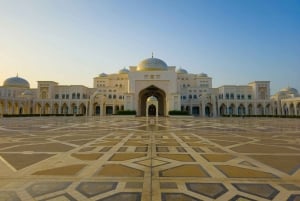 Tour della città di Abu Dhabi con il Louvre e la Grande Moschea