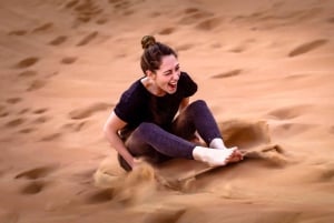 Abu Dhabi : Safari dans le désert avec barbecue, balade à dos de chameau et surf des sables