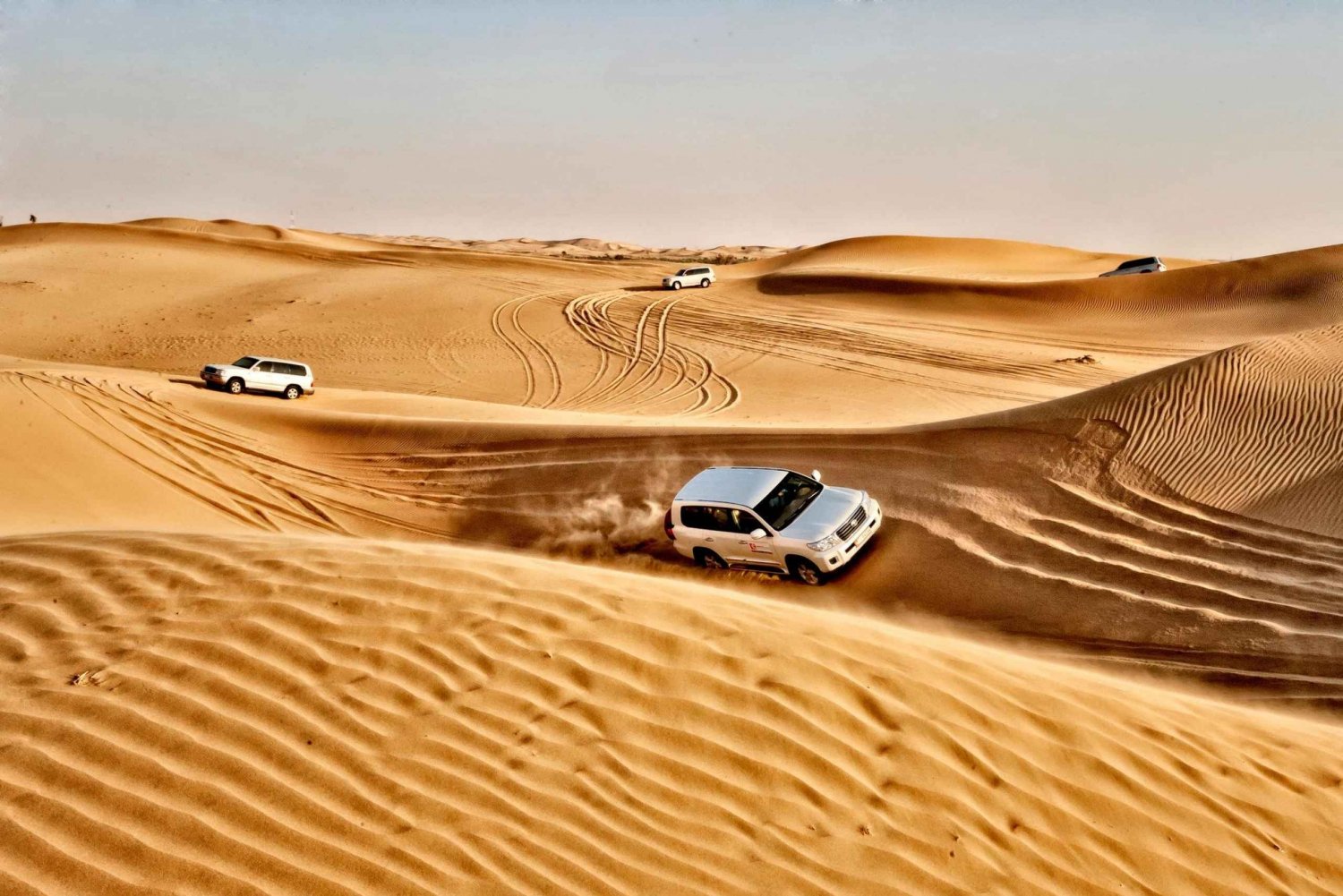 Safari nocturno por el desierto de Abu Dhabi y cena bajo las estrellas