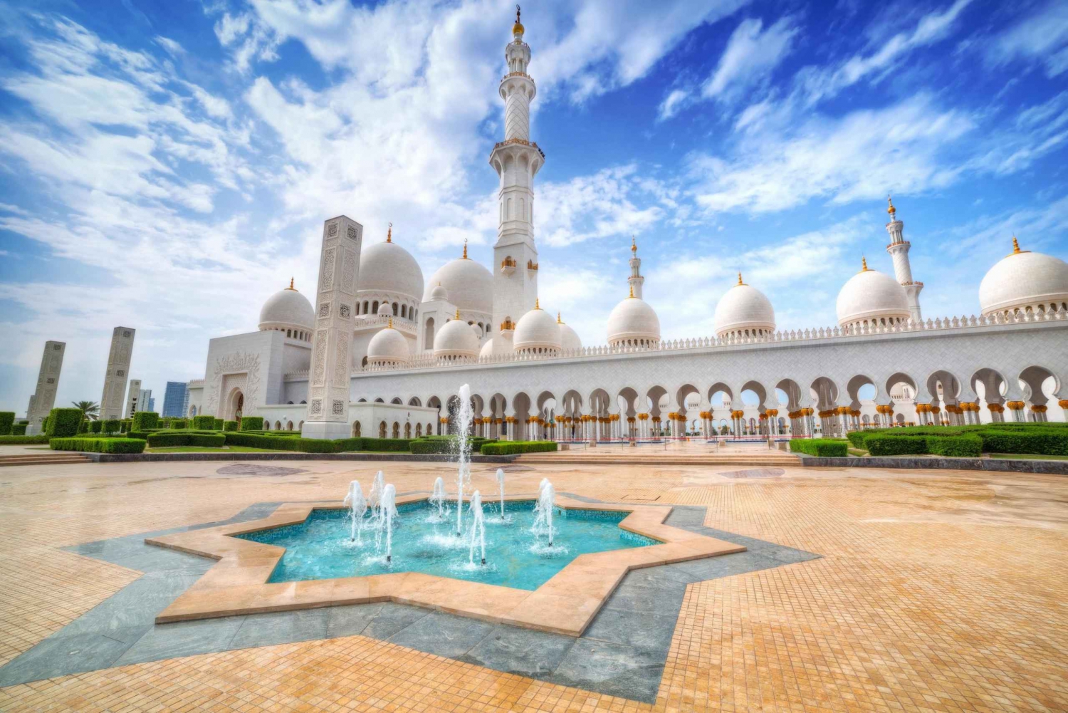 From Dubai: Abu Dhabi City Sightseeing & Sheikh Zayed Mosque