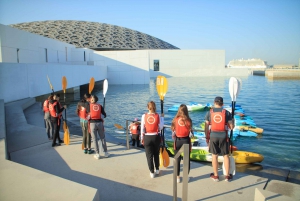 Abu Dhabi: tour guidato in kayak intorno al Louvre