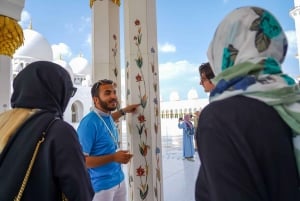 Abu Dhabi: Guided Walking Tour at Sheikh Zayed Grand Mosque