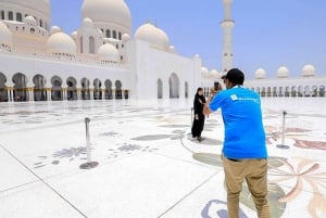 Abu Dhabi: Guided Walking Tour at Sheikh Zayed Grand Mosque