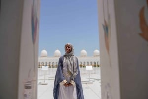 Abu Dhabi: Guided Walking Tour at Sheikh Zayed Grand Mosque