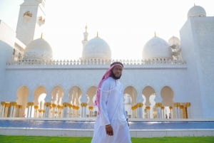 Abu Dhabi: Guided Walking Tour at Sheikh Zayed Grand Mosque