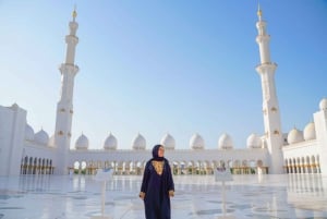 Abu Dhabi: Guided Walking Tour at Sheikh Zayed Grand Mosque