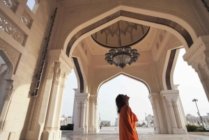Abu Dhabi: tour a piedi guidato con Gran Moschea, palazzo e souk