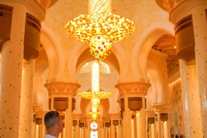 Abu Dhabi: tour a piedi guidato con Gran Moschea, palazzo e souk