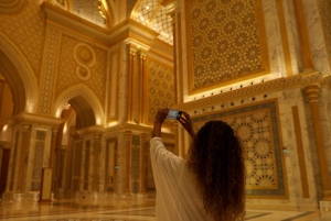 Abu Dhabi: tour a piedi guidato con Gran Moschea, palazzo e souk