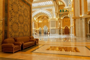 Abu Dhabi: tour a piedi guidato con Gran Moschea, palazzo e souk