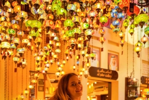 Abu Dhabi: tour a piedi guidato con Gran Moschea, palazzo e souk