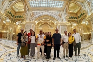 Abu Dhabi: Inside Qasr Al Watan Walking Tour