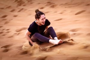 Abu Dhabi: Morning Desert Tour, Camel Ride ja Sandboarding