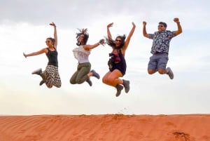 Abu Dhabi: Morning Desert Tour, Camel Ride ja Sandboarding