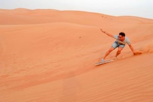 Abu Dhabi: Morning Desert Tour, Camel Ride ja Sandboarding