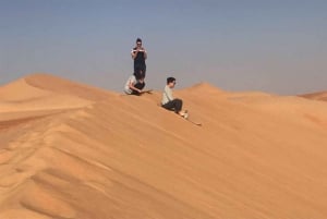 Da Abu Dhabi: safari con pernottamento nel deserto