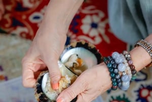 Abu Dhabi: Pearl Heritage Tour w/Oyster Opening Experience