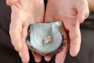 Abu Dhabi: Pearl Heritage Tour w/Oyster Opening Experience