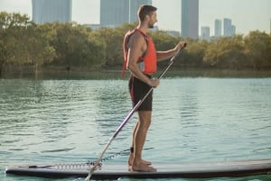Abu Dhabi: Guidet tur med stand-up paddle boarding
