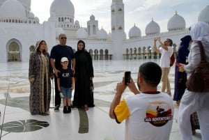 Tour por Abu Dabi: Mezquita Sheikh Zayed y Wahat Al Karama