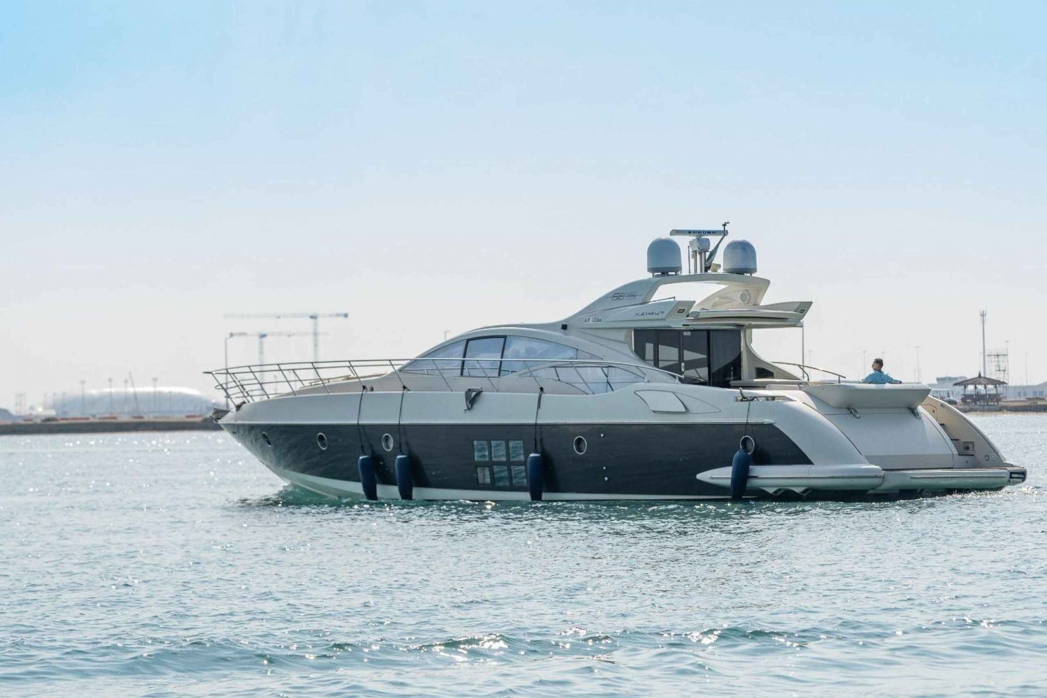 Abu Dhabi Yacht Charter: Cruise, Swim, Sightsee