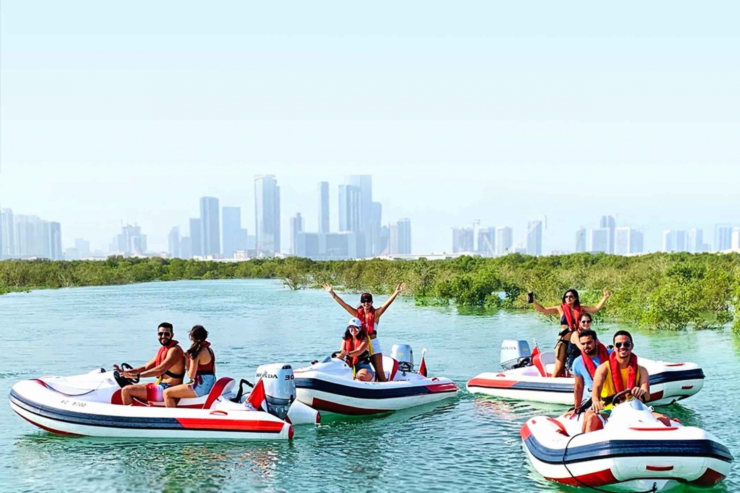 Abu Dhabi: Yas Island Self-Driving Guided Speedboat Tour