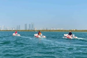 Abu Dhabi: Yas Island Self-Driving Speedboat Tour met gids