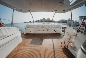 アブダビ島カタマランクルーズ（5時間パッケージ）をご利用ください