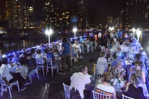 Dubai Marina Dinner Cruise med live underholdning