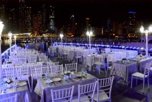 Dubai Marina Dinner Cruise med live underholdning