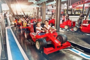 Dubai: Ferrari World Abu Dhabi med entrébillet og transport