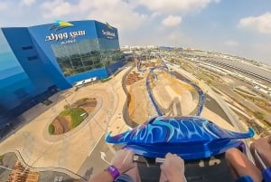 Dubai: Ferrari World Abu Dhabi med entrébillet og transport